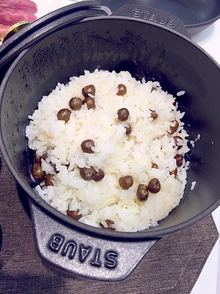 ココットでご飯Mサイズで ムカゴご飯|ジャスミンさん