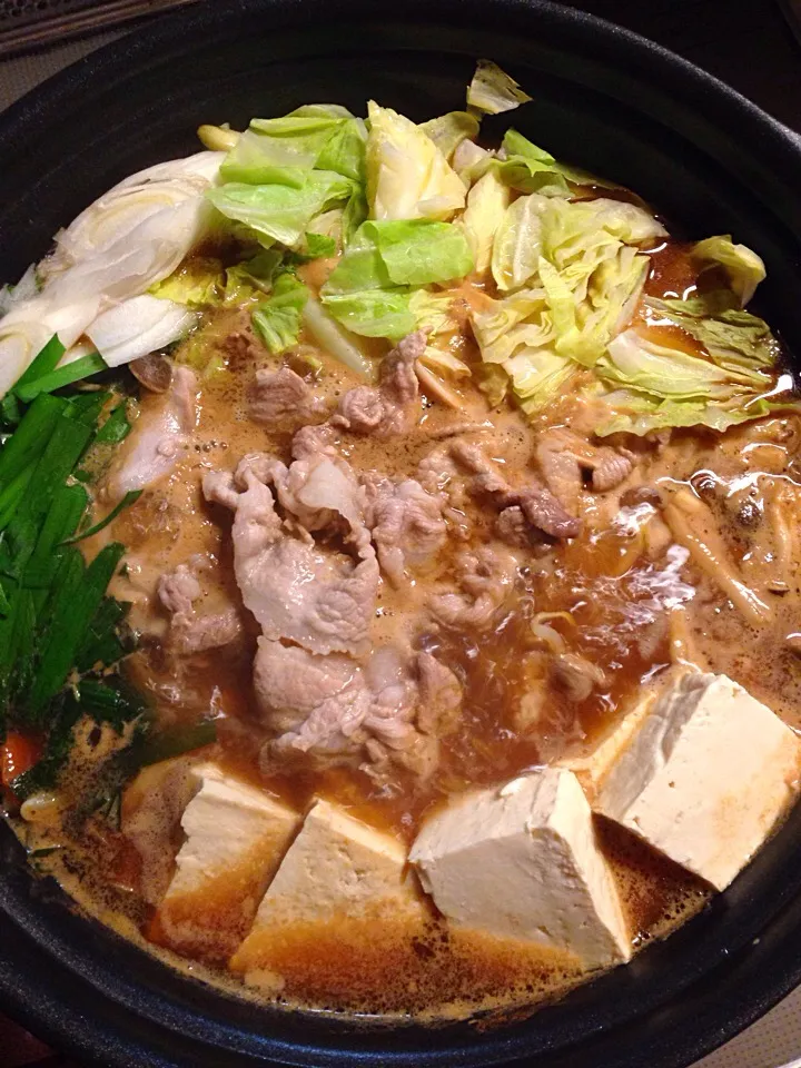 Snapdishの料理写真:サッポロ一番みそラーメン鍋|YAKOさん