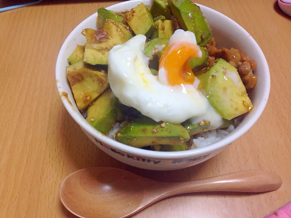 Snapdishの料理写真:アボガド丼|ぴさん