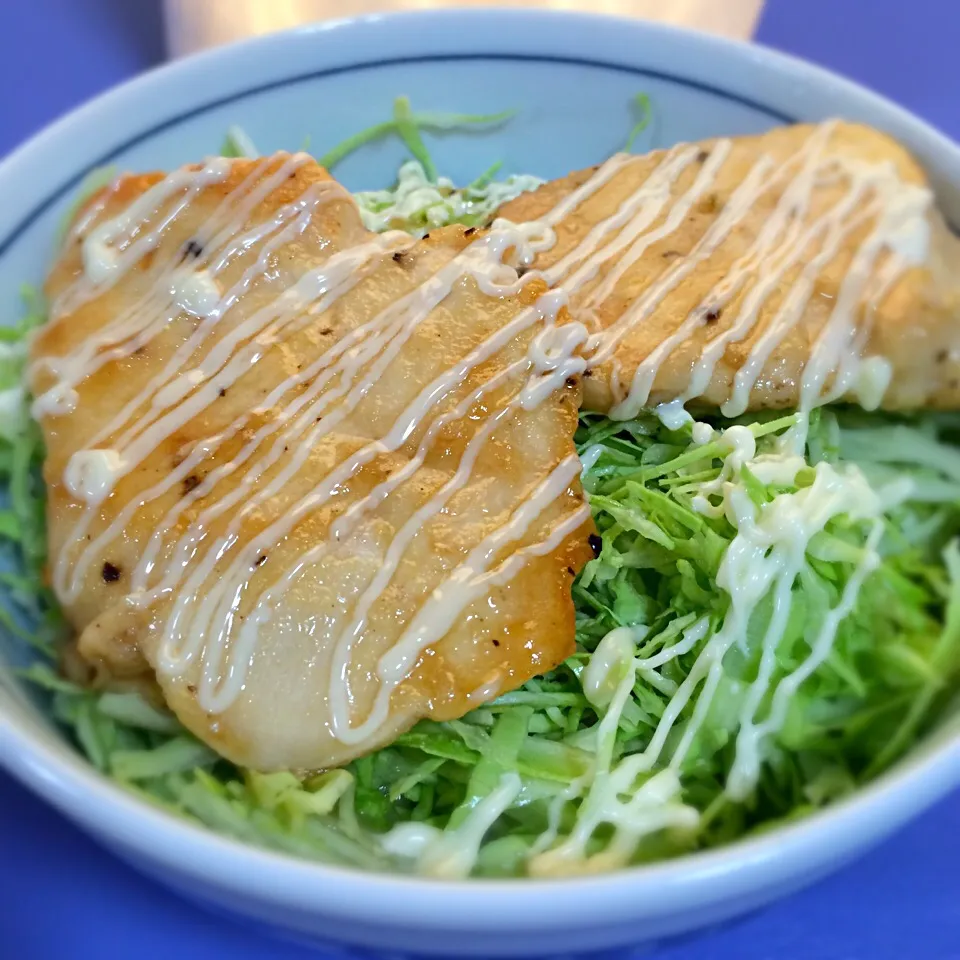 Snapdishの料理写真:鶏ムネ肉の照焼き丼|Hiroya Fujiiさん