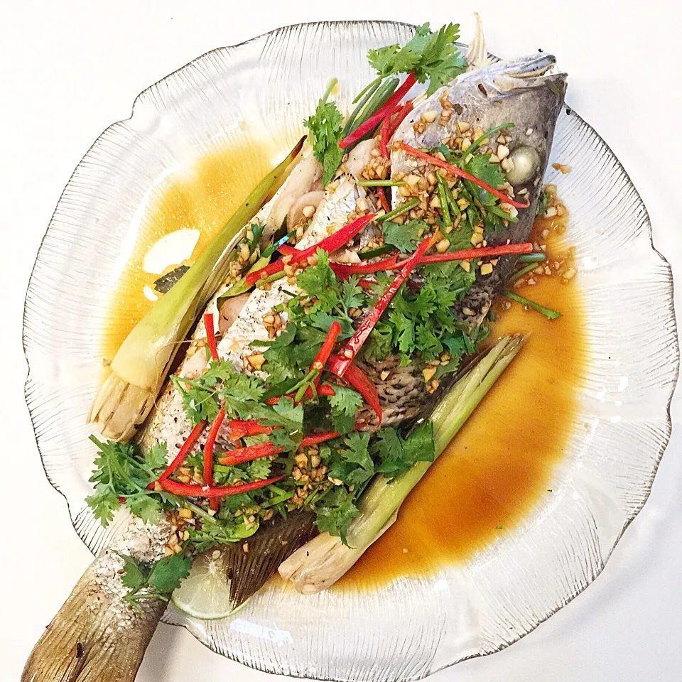 Lemongrass fish baked in banana leaf|12Dragonさん