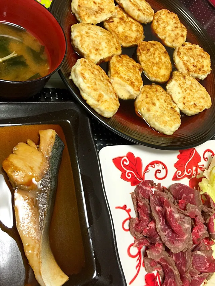 Snapdishの料理写真:豆腐ハンバーグ☆ローストビーフ☆ぶりの照り焼き|MEGUMIさん