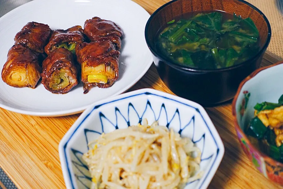 Snapdishの料理写真:肉巻き下仁田ネギ
もやしナムル
ほうれん草とワカメの味噌汁|ケノービさん