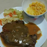 Lamb Chop with Mushroom Gravy, Side dish: Corn & salad|siti norさん