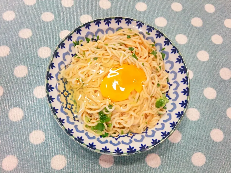 塩にんにくde汁なし月見ラーメン|にゃんこハンターさん