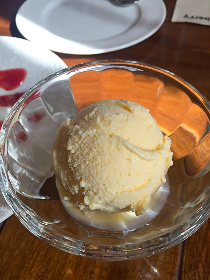 Snapdishの料理写真:Durian ice cream|Wasiapha Maigate Na Krungtepさん