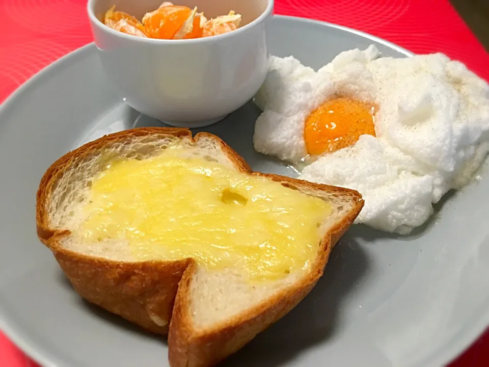 今朝の朝ごはんはふわふわ目玉焼き|いしぃむしぃさん