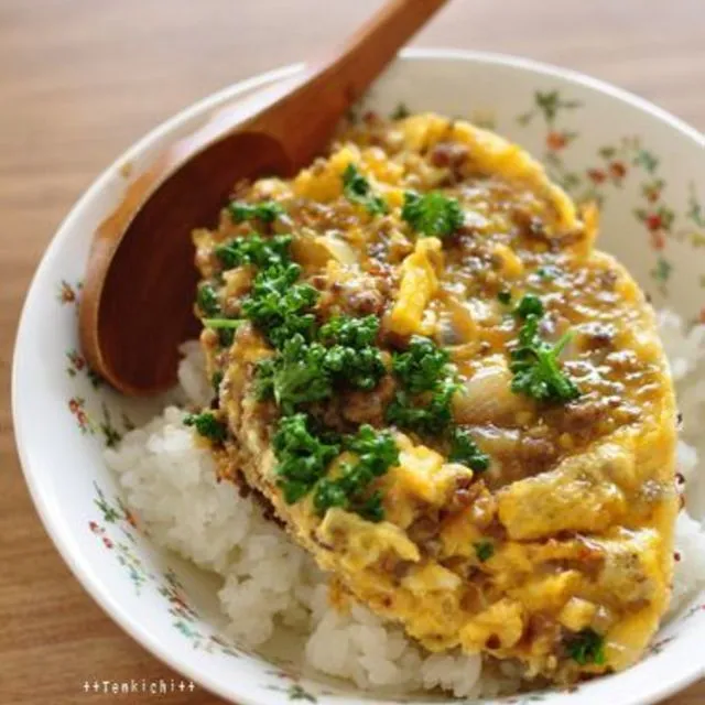 Snapdishの料理写真:かな姐さんの甘辛ひき肉のオープンオムレツどんぶり #レシピブログ #RecipeBlog|レシピブログさん