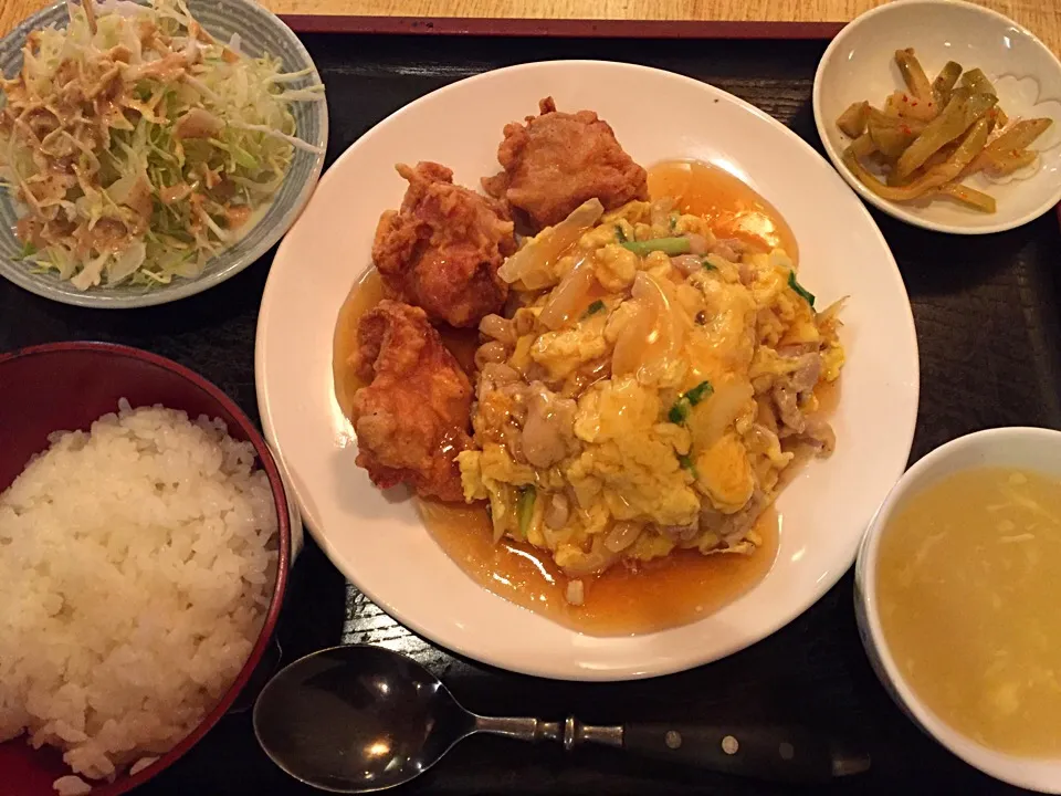 鶏肉と玉子の炒めと鶏からあげ定食|たぁちさん