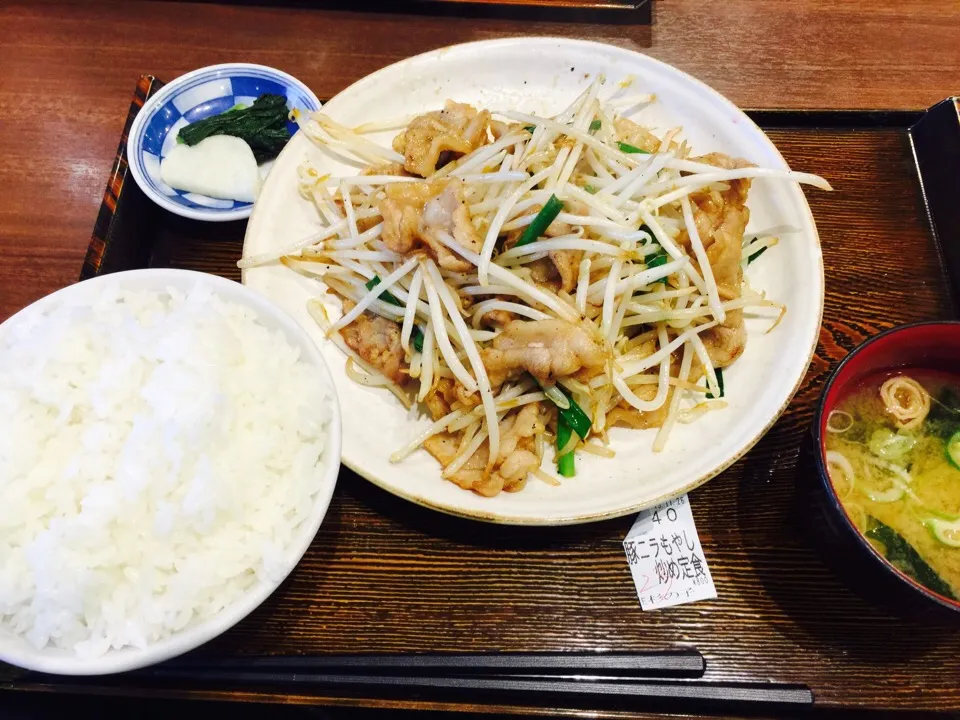 Snapdishの料理写真:ぶたにく160g！豚ニラもやし炒め定食◎ @愛知|THE SUNSEAさん