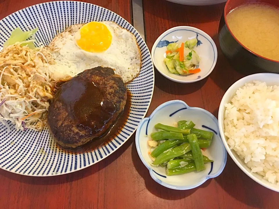 牛肉漢堡定食|Orangeさん