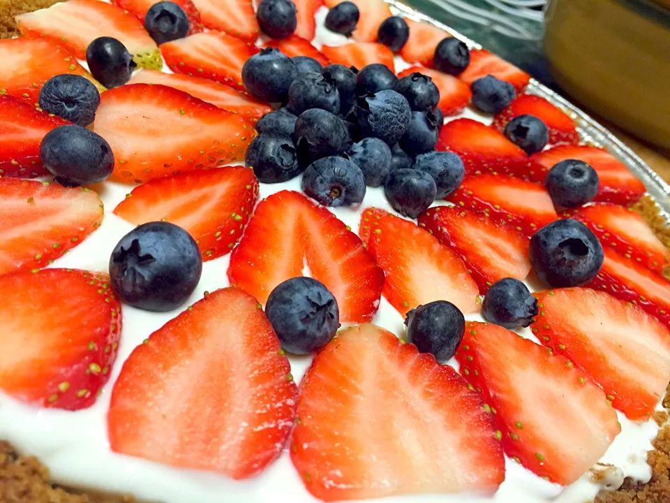 Classic New York cheesecake w/ fresh berries.|Humberto f. gonzalezさん