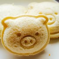 豚サンドイッチ (piggy sandwiches!) 😊🐷
