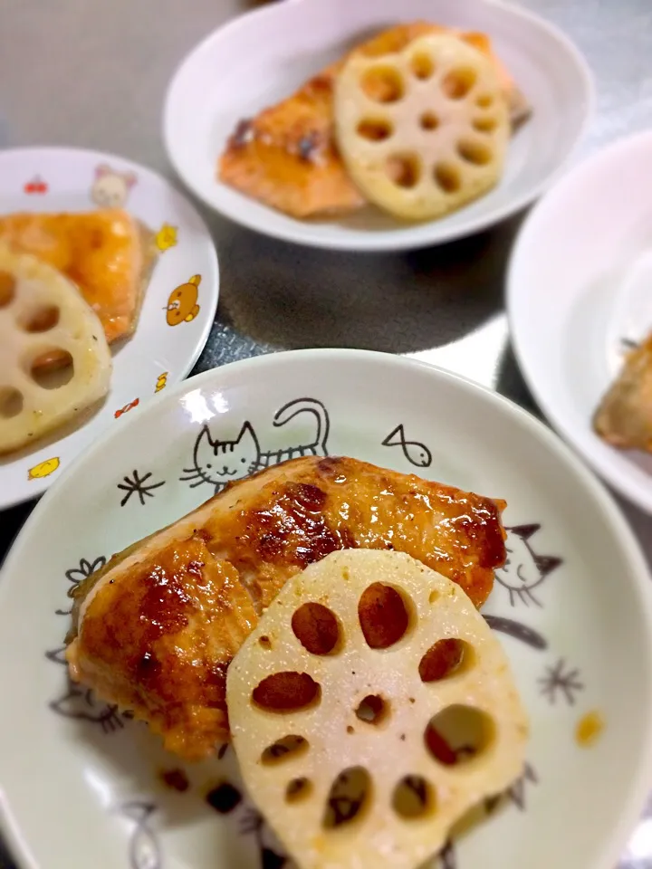 Snapdishの料理写真:普通の鮭のムニエルだけど娘が美味しいっていってくれた😁|あまねこ🌿さん