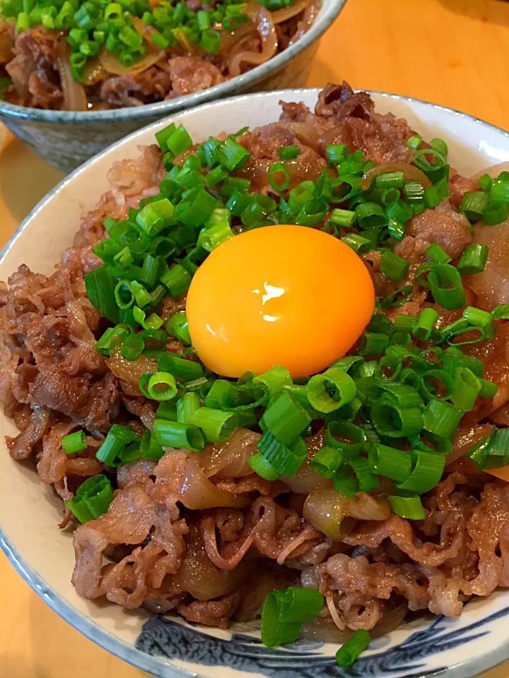 Snapdishの料理写真:ボージョレヌーボーでネギ玉牛丼|沖縄「ピロピロ」ライフさん