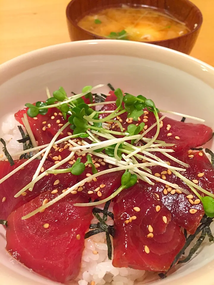 マグロの漬け丼|なかしまごはんさん