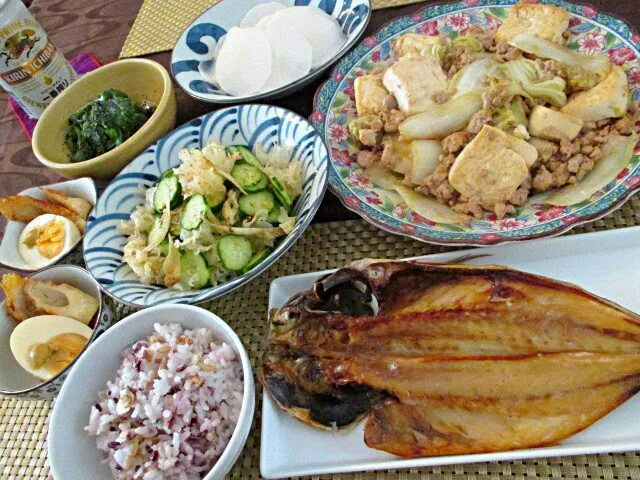 豆腐と白菜と挽き肉の餡炒め、白きくらげナムル、アジの干物、お浸し、自家べったら、おでん玉子など|ふかرさん