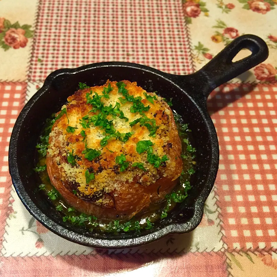 ロッジのミニチュアスキレットde丸ごと焼きトマト🍳|＊ゆみしぼり＊さん