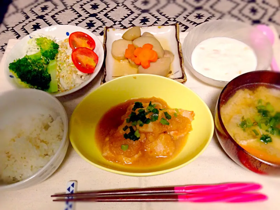 Snapdishの料理写真:鳥ムネ肉のみぞれ煮
里芋と人参の煮物|pomyさん