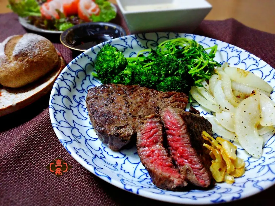 シローちゃまの真空調理に憧れたステーキ。炊飯器で下準備
「お誕生日おめでとう～私♡」
「1000投稿おめでとう～シローちゃま♡」|真希さん