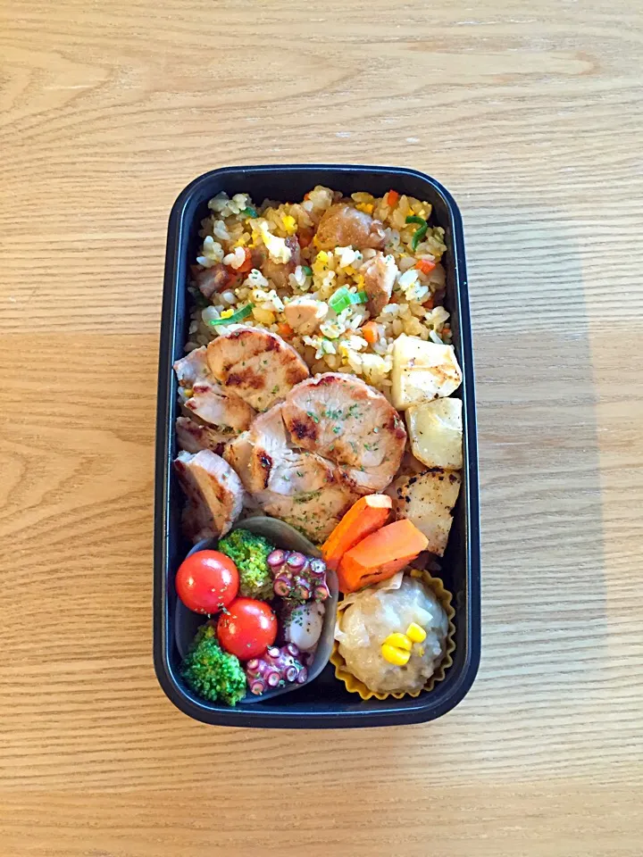 Snapdishの料理写真:焼き豚チャーハン＊弁当♪|hiromiさん