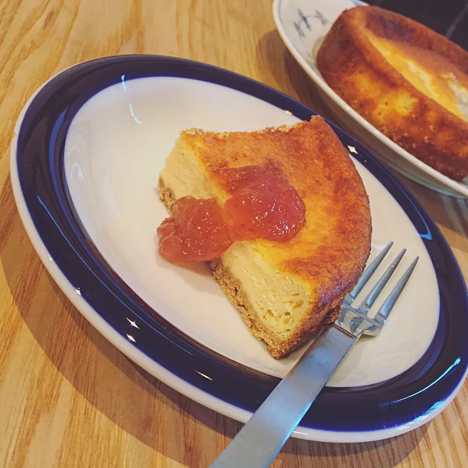 富士子🍒🐰🍓さんの料理 ベイクドチーズケーキ 無花果ソース|レイさん