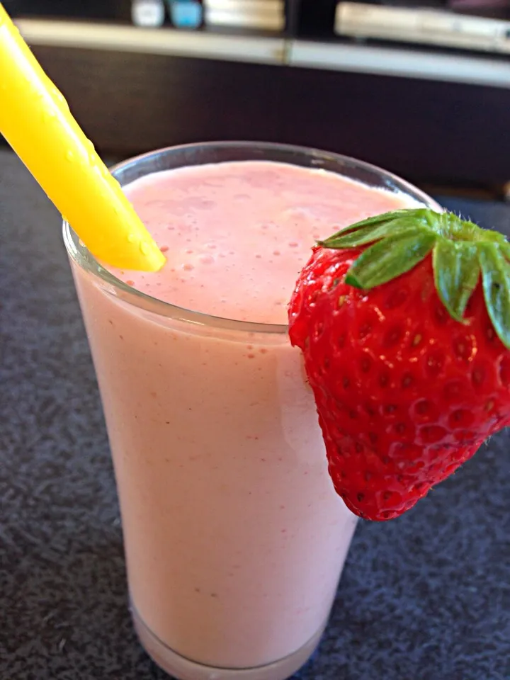 My breakfast today strawberry smoothie☆♪|viviさん