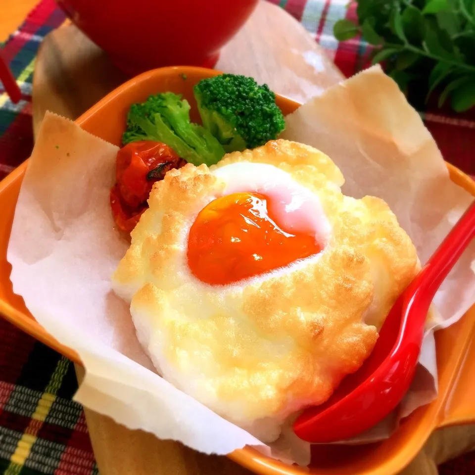 Snapdishの料理写真:もこもこ目玉焼き（Egg in cloud）|もなかさん