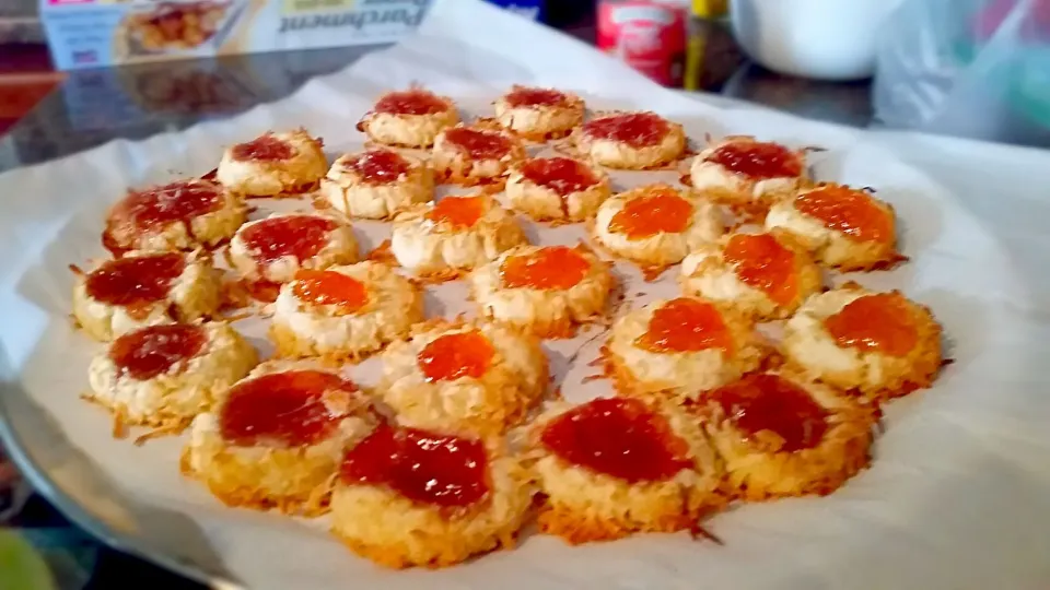 Just out of the oven...Coconut cookies topped with Apricot and strawberry jam.|Jihollandさん