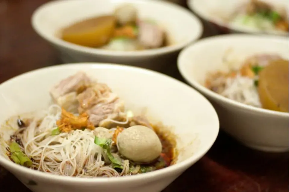 Snapdishの料理写真:ก๋วยเตี๋ยว​เรือ​ :: Boat Noodle|Sukrid Sakolwijitさん