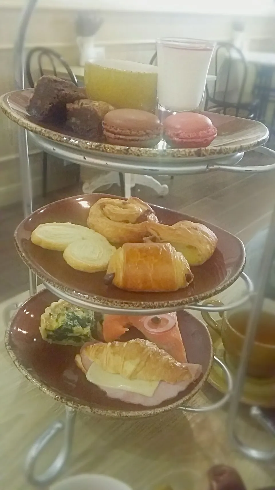 Afternoon tea anyone?
 #Cake/Pie #afternoontea|Vanessa Cさん