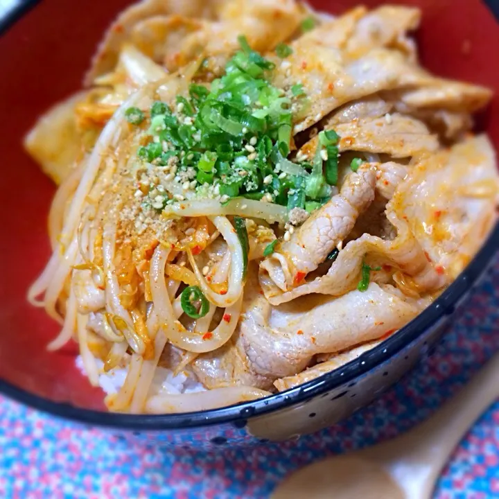 Snapdishの料理写真:11.26晩御飯
豚キムチ丼|ペコさん