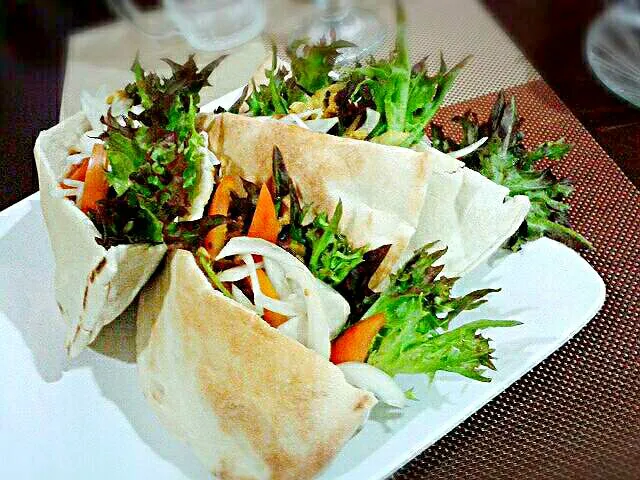 Snapdishの料理写真:Arabic Pita Bread Sandwiches filled w/ Curried chicken salad veggies✔|🌼 Pooja's Kitchenette 🌼さん