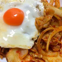 Snapdishの料理写真:簡単 豚キムチ目玉焼きのせ|とっきーさん