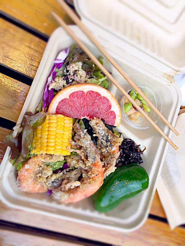 Hawaiian garlic shrimp bento box|Shoko Hanedaさん