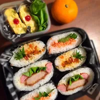 Snapdishの料理写真:病み上がりなので簡単おにぎらずで勘弁😭🙏 パパ弁当😊|hinaoさん