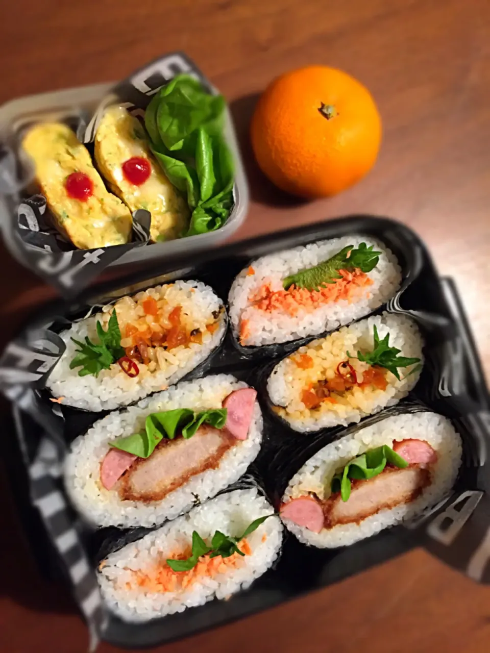 Snapdishの料理写真:病み上がりなので簡単おにぎらずで勘弁😭🙏 パパ弁当😊|hinaoさん