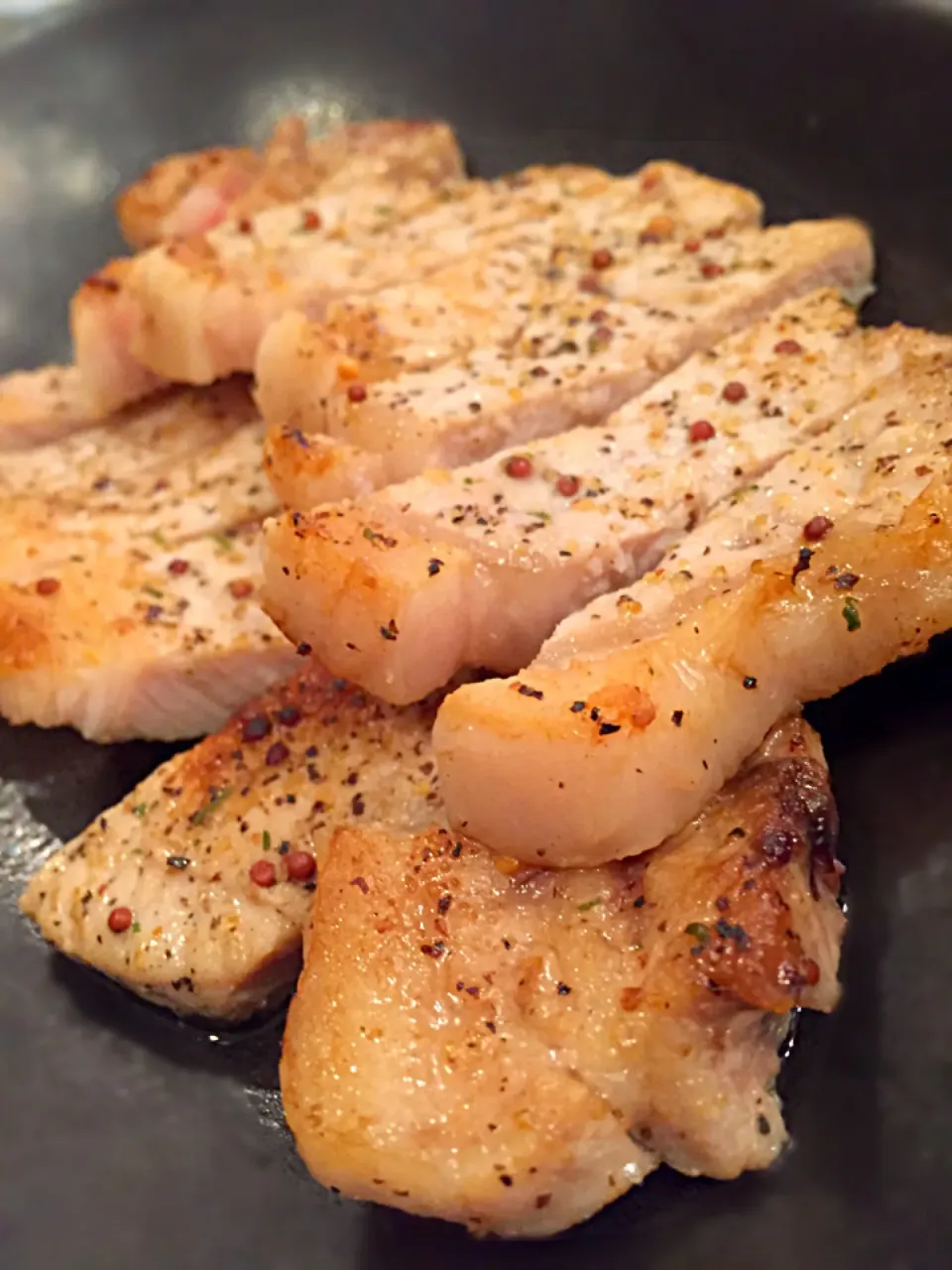 美味しい豚肉はシンプルに塩胡椒だけでソテーして食べるのが好き！|Tomyさん