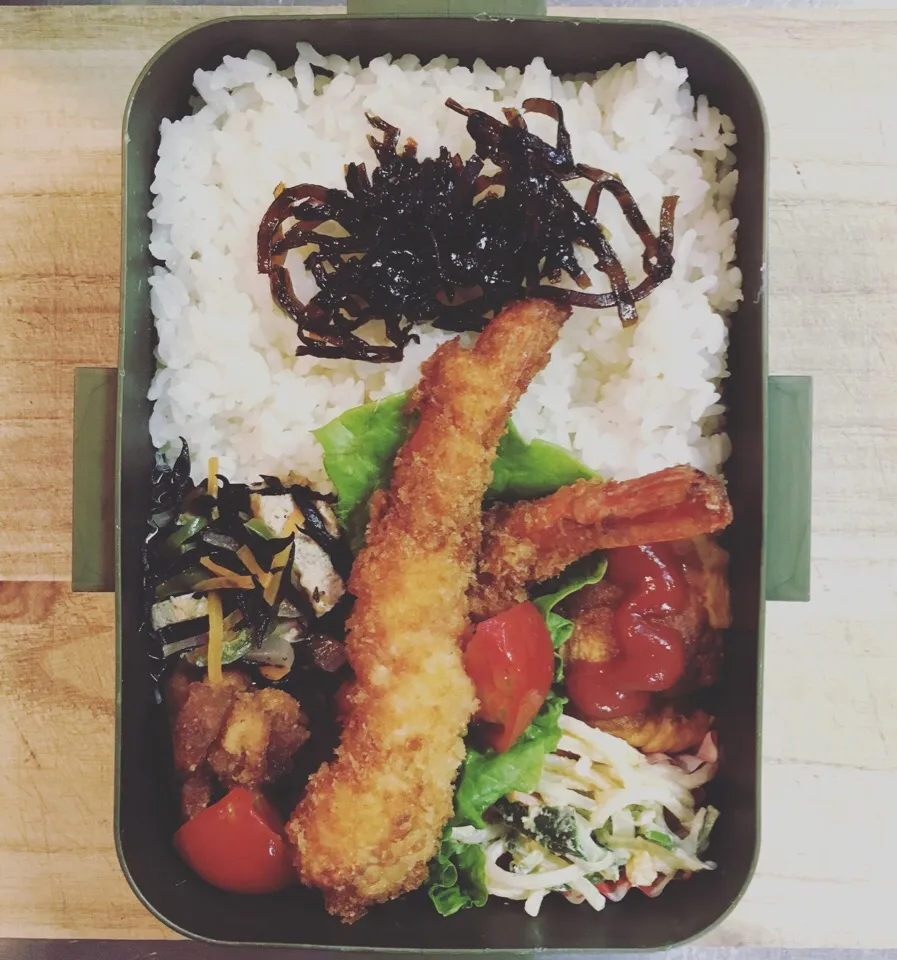 ☆ダンナ弁当☆  ☺︎エビフライ  ☺︎唐揚げ  ☺︎ひじき煮  ☺︎スパサラ  ☺︎チーズオムレツ|Naaさん