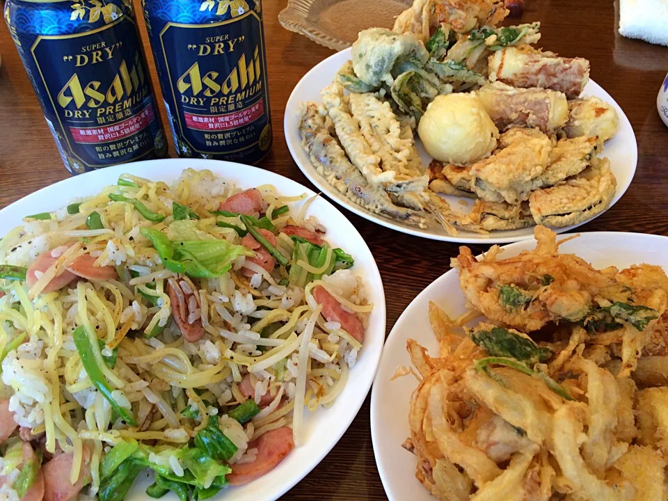 Snapdishの料理写真:2015.11.28 天ぷら&焼きそば飯ランチ🍴🍻🍻|ゆみずさん