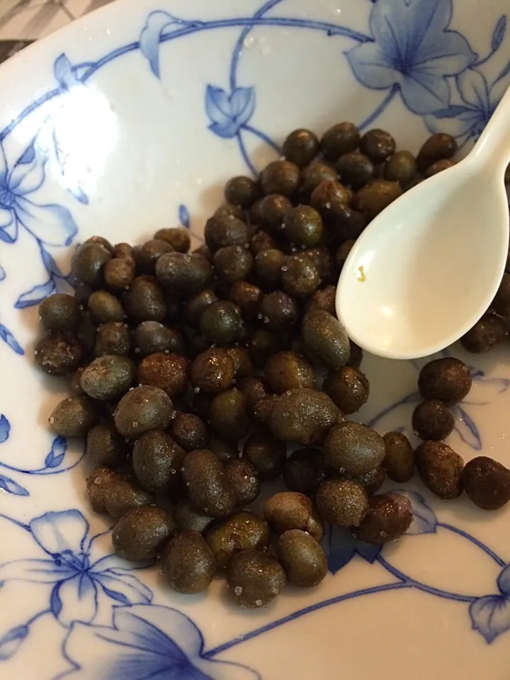 茹でむかご、食いかけ|けんじさん