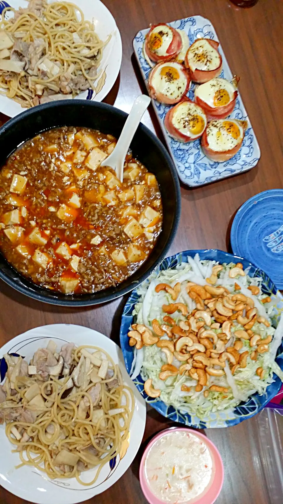 麻婆豆腐
キノコと豚肉のゆず胡椒パスタ
白菜サラダ
ベジタブルチャウダー
エッグカップ|Tomoki  Murayamaさん