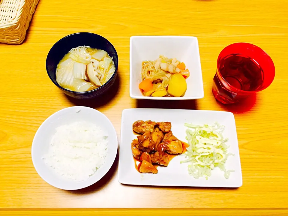 にゅうめん。
肉じゃが。
鶏の照り焼き。

旦那さんの大好きな和食♡|ゆいさん