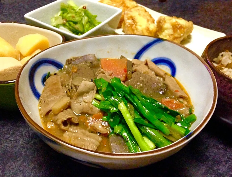 晩ごはん もつ煮 凍み豆腐とじゃがいもの煮物 白菜浅漬け 他|ぽんたさん