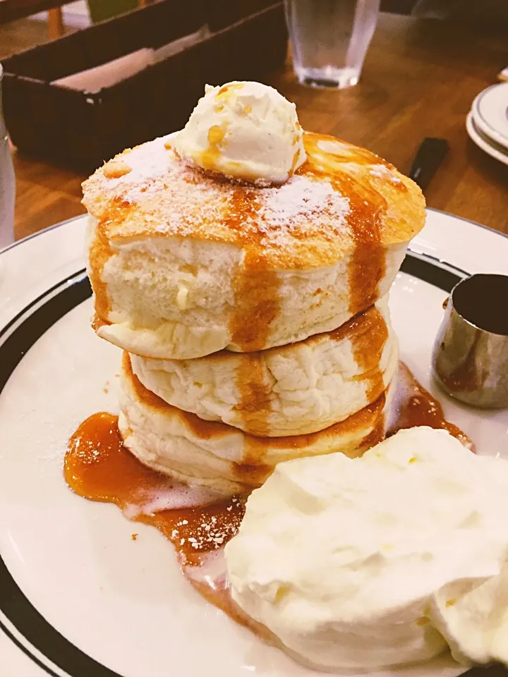 Snapdishの料理写真:プレミアムパンケーキ。  #pancake #cake #케이크|아 즈 ♡さん