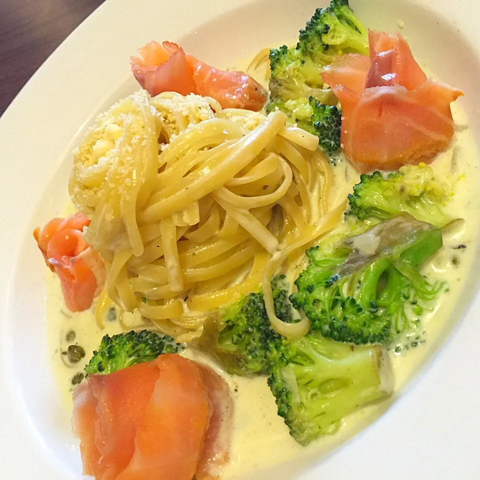 Smoked salmon & broccoli pasta in creamy sauce|Phillis L Boedigheimerさん