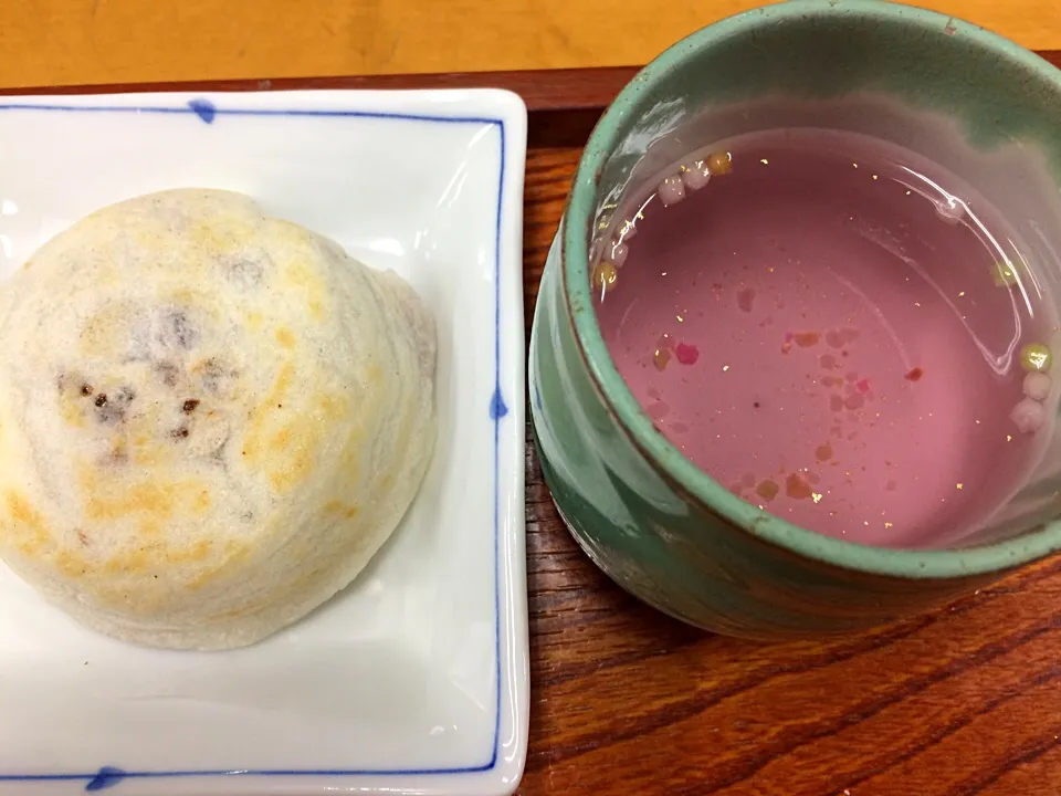 Snapdishの料理写真:梅茶セット🌟梅ヶ枝餅|Hazukiさん