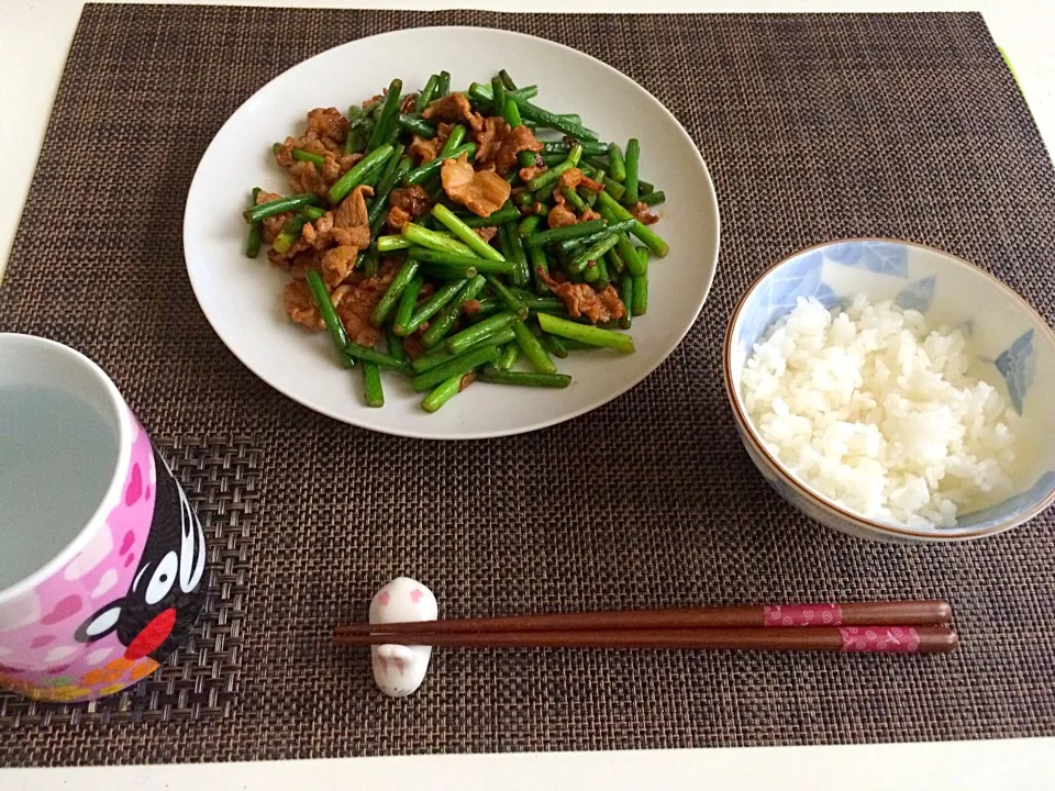 ニンニクの芽と肉の炒め|Jing Liさん