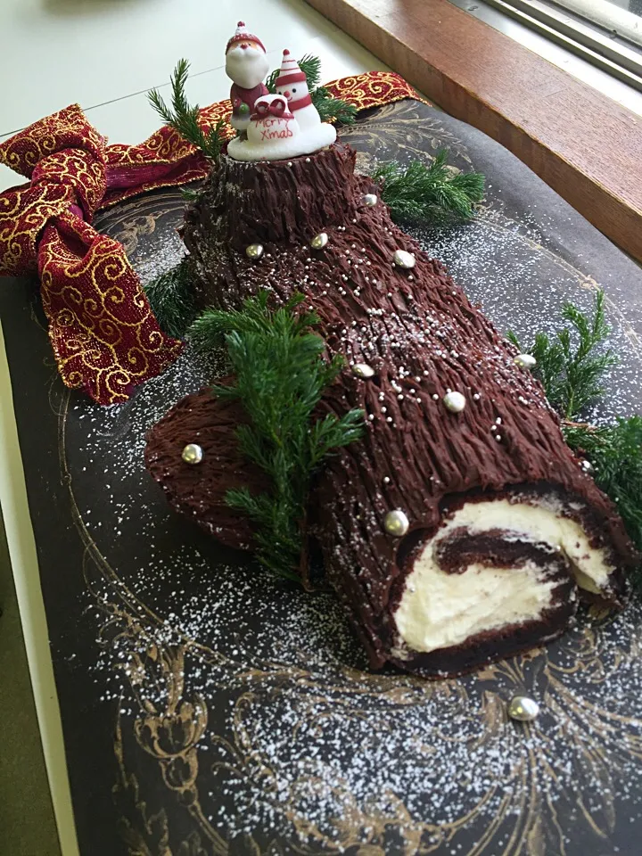 Snapdishの料理写真:小麦粉を一切使わない大人のbûche de Noël♬|Shiduku Egawaさん