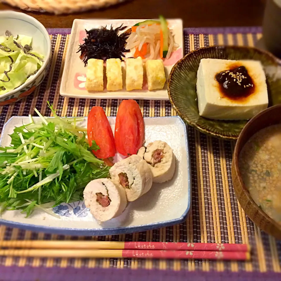 Snapdishの料理写真:朝ごはん#鶏胸肉の梅しそ巻き|yuriさん